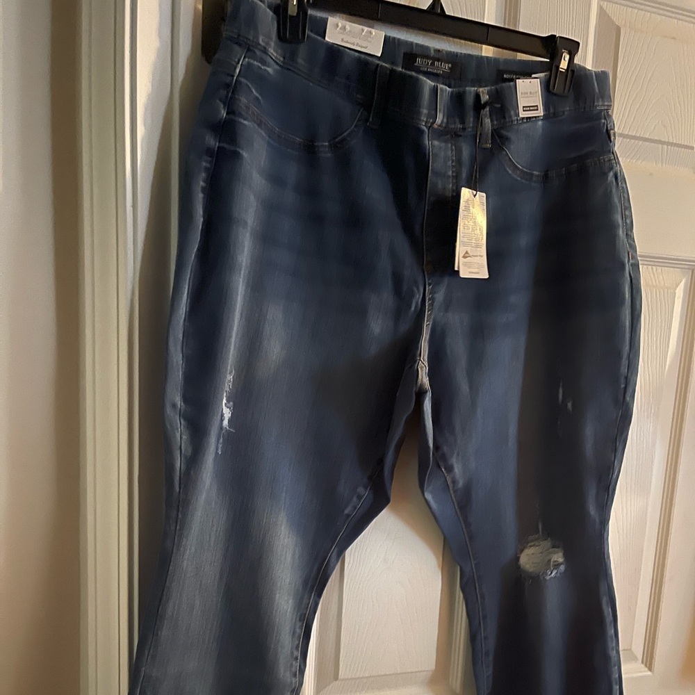 New with tags Judy Blue boyfriend jeans size 20w with pull on waist!